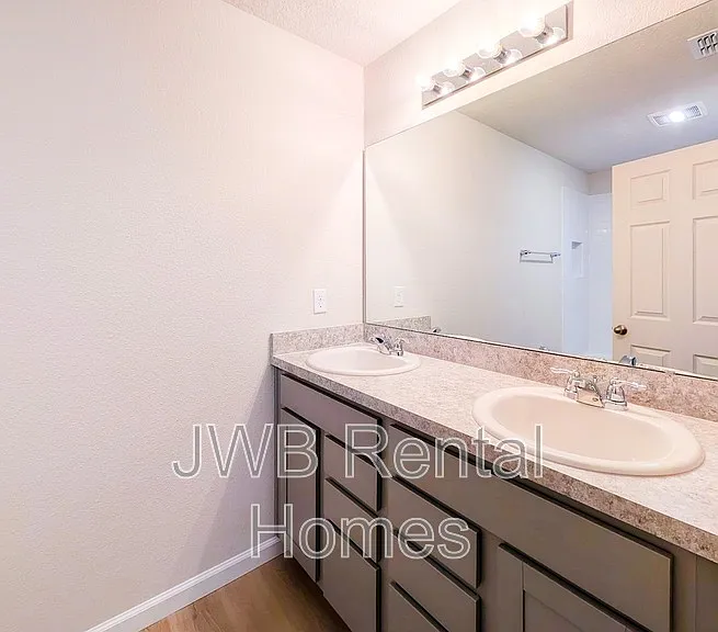 3627 McMillan Ave — Photo 6