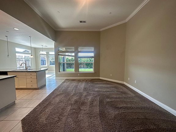 5th image of 462 Hart Dr