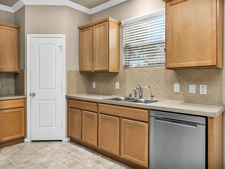 9419 Elliotts Ct — Photo 20