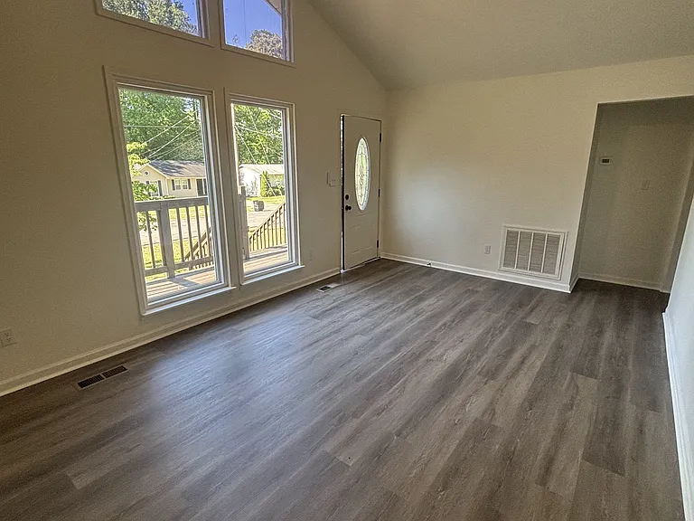 2535 Martin Cir — Photo 6