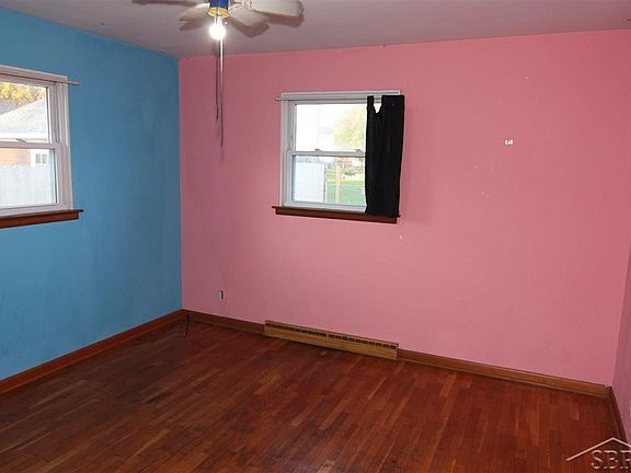 4th image of 423 Yale St