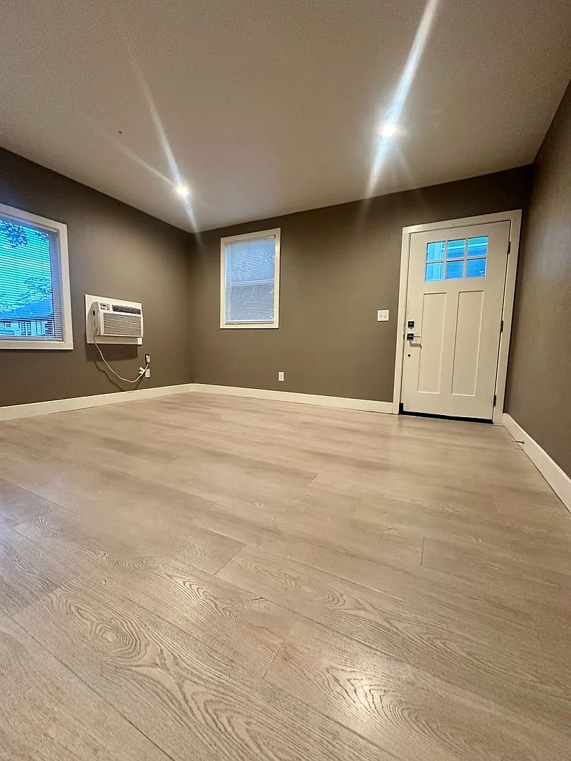 1131 Warren St & 1524 Willow - 1534 Willow #D — Photo 2