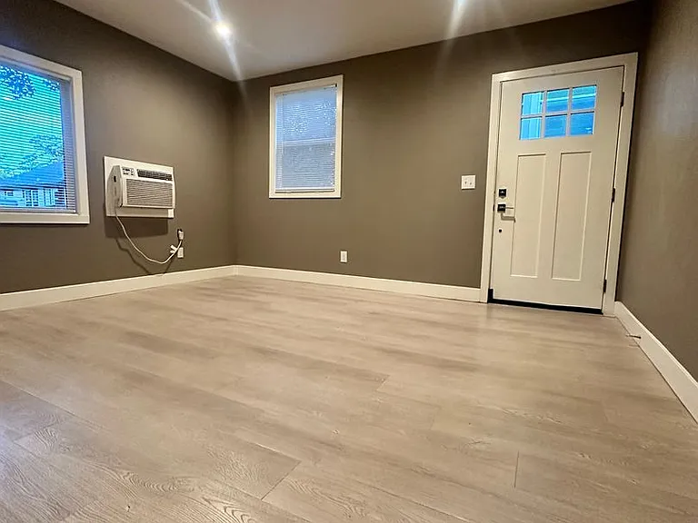 1131 Warren St & 1524 Willow - 1534 Willow #D — Photo 14