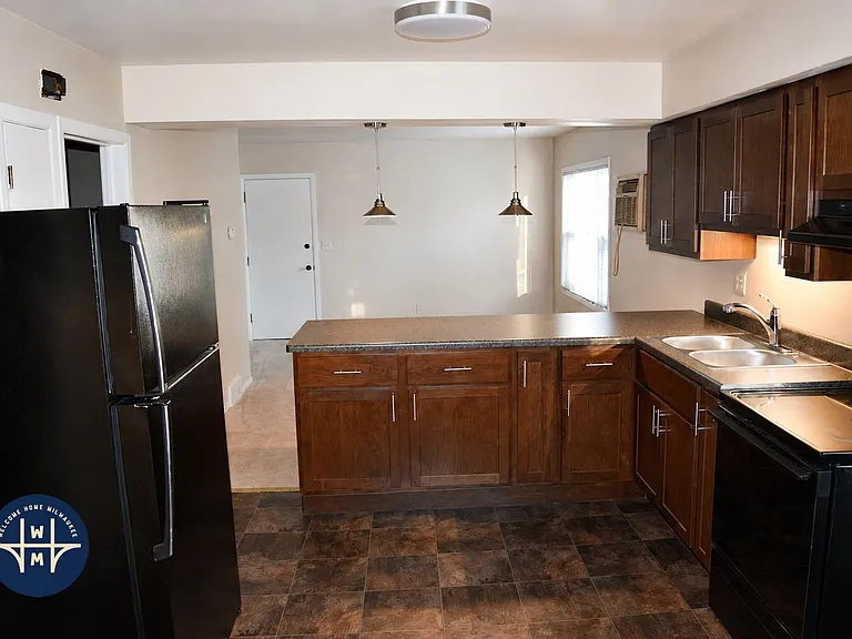2647 S Kinnickinnic Ave #4 — Photo 2