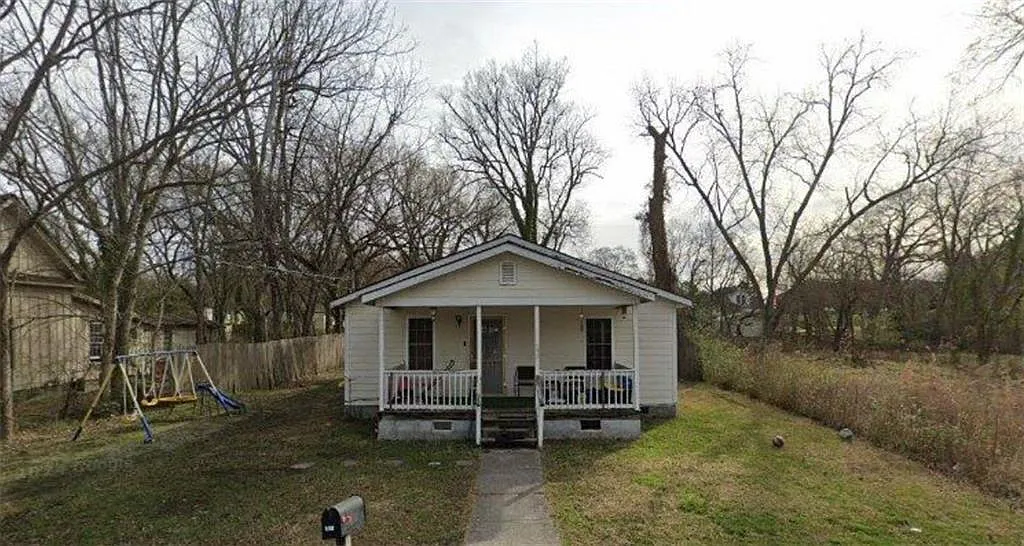 529 Branham Ave SW photo 1