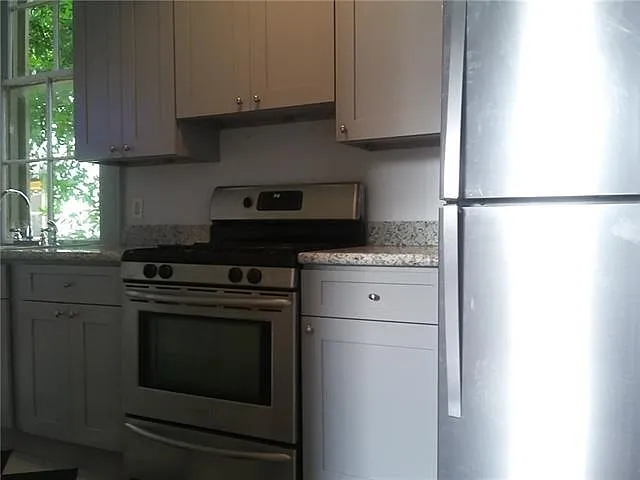 827 Louisa St #UPPER — Photo 5