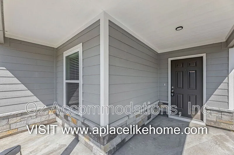 3 bed, 2.0 bath, 1260 sqft, $2,395 — Photo 4