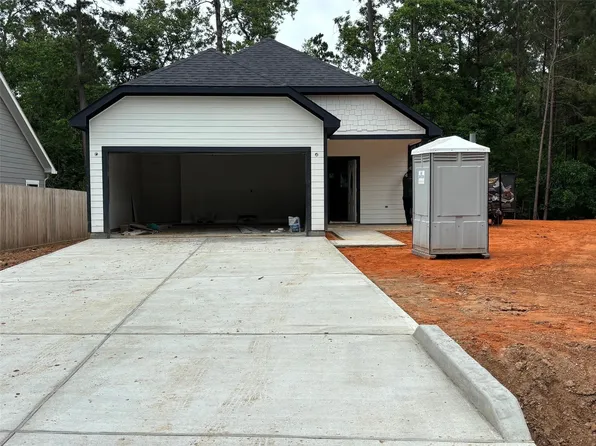 114 Indian Creek St, Willis, TX 77378