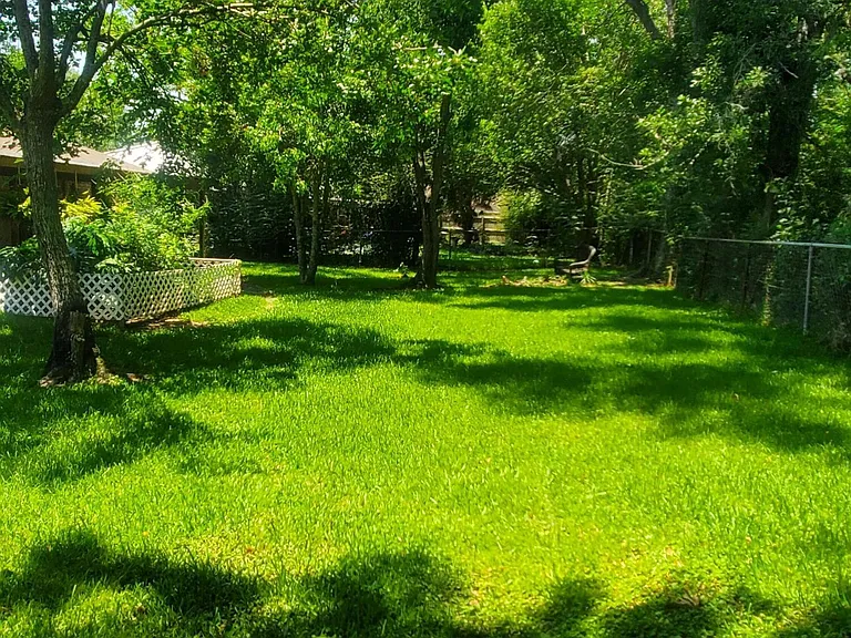 12438 Briarwood West Dr W — Photo 16