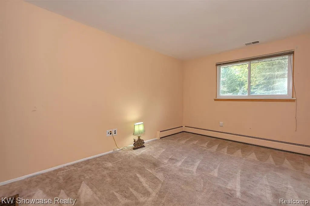 4 bed, 1.5 bath, 1539 sqft, $2,300 — Photo 4