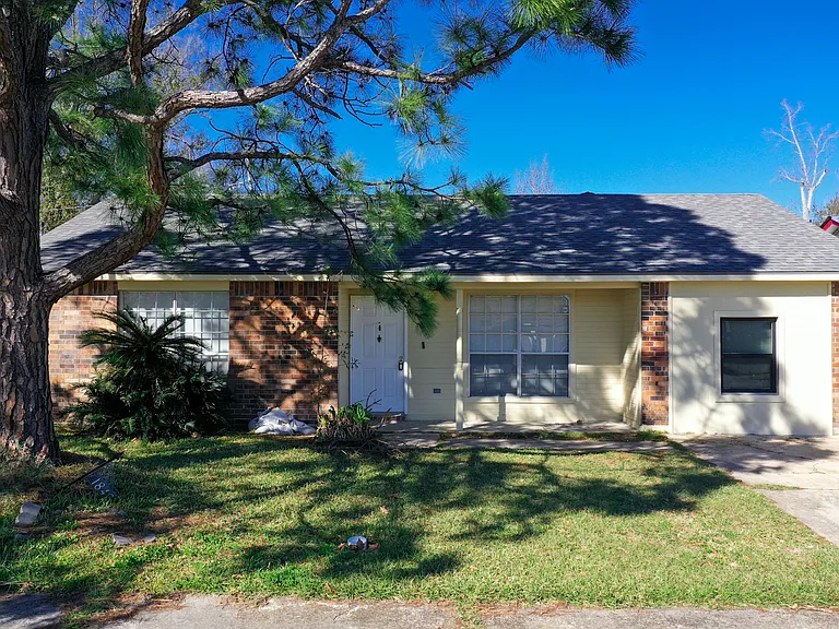 1849 Cinclair Loop — Photo 1
