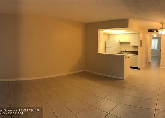 4th image of 315 N Lake Dr #4