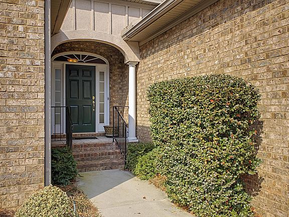 3rd image of 147 Cottonwood Creek Ln