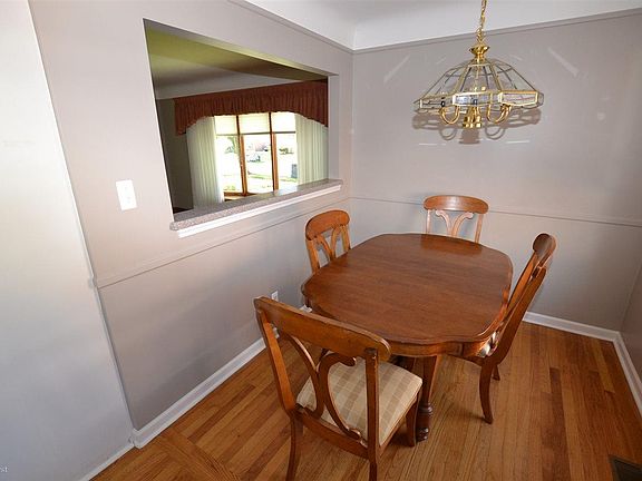 4th image of 28324 Grant St