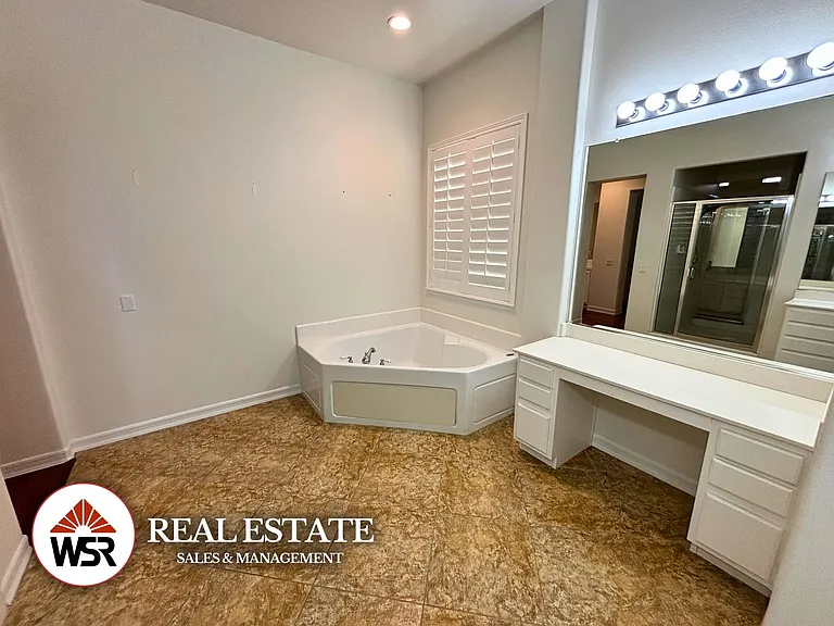 18691 Oak Park Dr — Photo 30