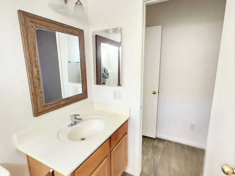 12574 W Lisbon Ln — Photo 16