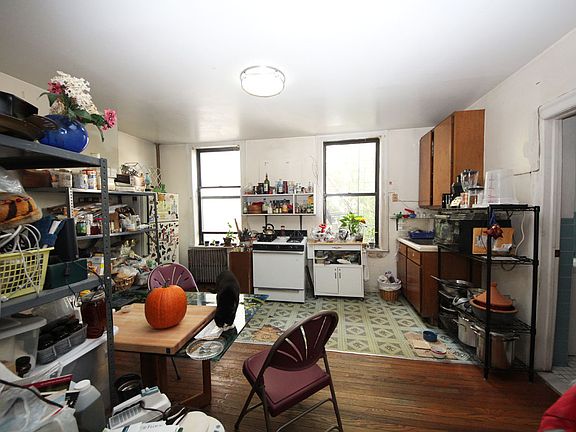 4th image of 13 Scholes St #2