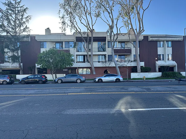 6323 Reseda Blvd #33 — Photo 17