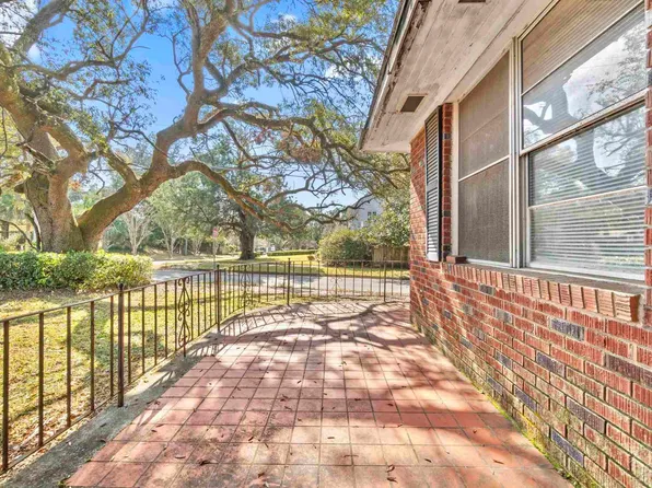 1201 N Barcelona St, Pensacola, FL 32501