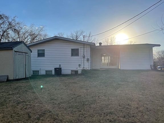 3rd image of 549 Holiday Ave