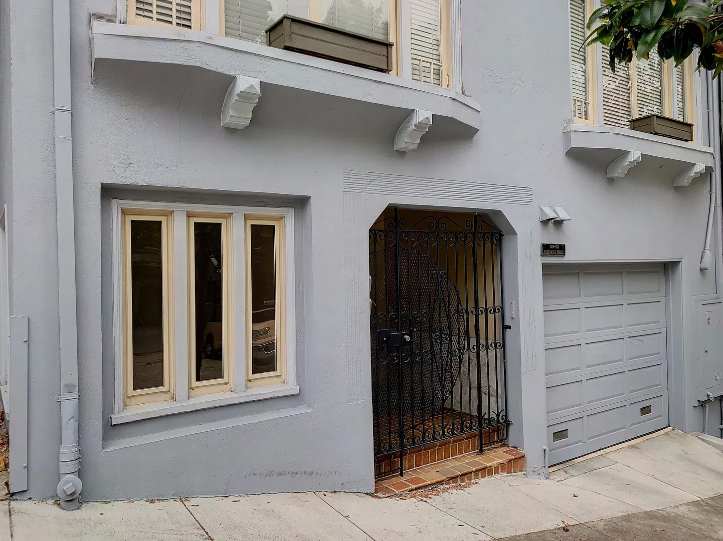 Charming & Updated 2 Bed, 1 Bath Russian Hill Condo - TV's and Speakers Included — Photo 2