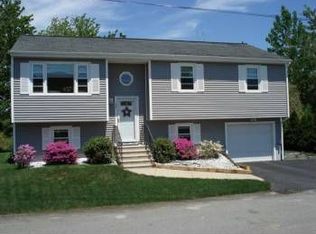 179 Hathaway Commons Rd, Fall River, MA 02720