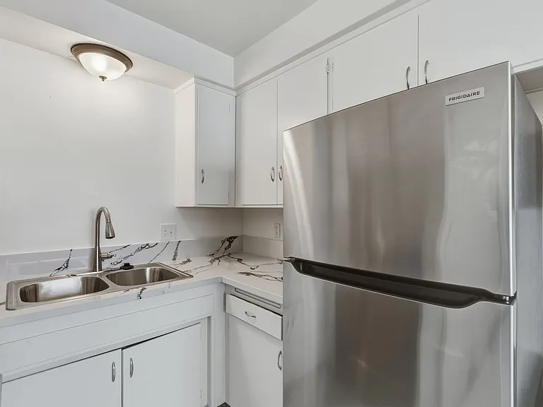 Montrose Residences — Photo 9