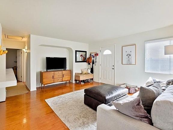 3rd image of 2715 Broadway
