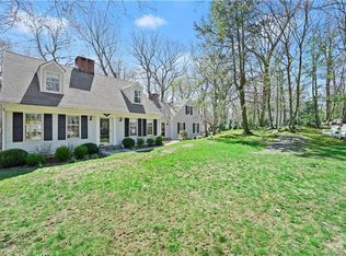 91 Mohawk Trl, Stamford, CT 06903