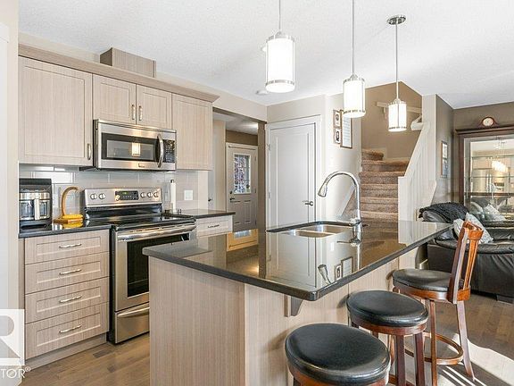 2nd image of 2743 Sparrow Pl NW