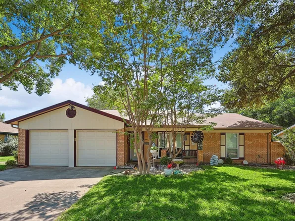 7532 Red Oak St, North Richland Hills, TX 76182