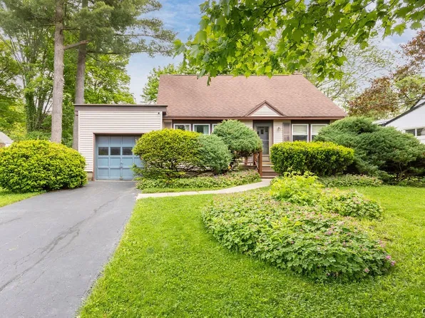 217 Redfield Ave, Fayetteville, NY 13066