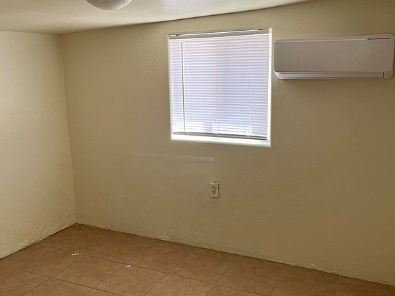 4th image of 514 W District St