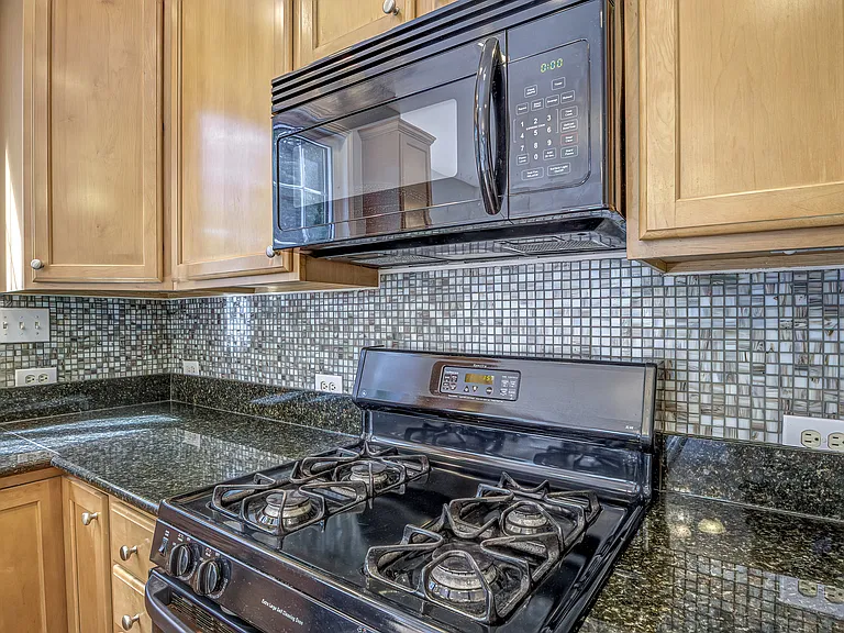 2103 Templeton Gap Dr — Photo 20