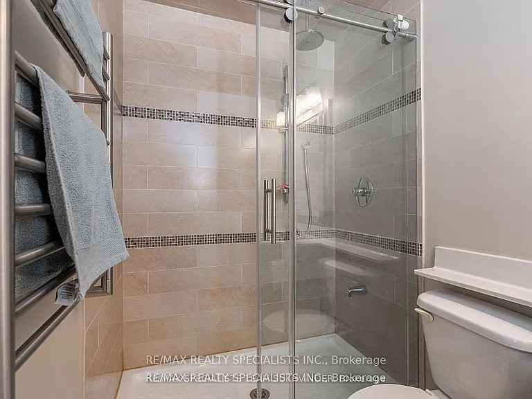 36 Dokkum Cres — Photo 12