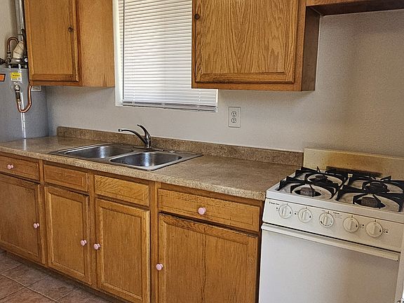 4th image of 926 N Tornillo St #13