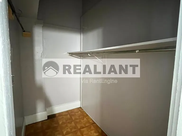 622 W 12th St #1 — Photo 8