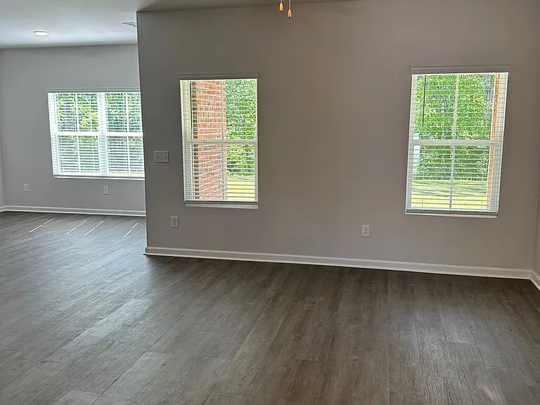 2113 Kilpatrick Ln — Photo 4