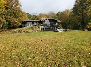 3664 Oakmount Rd, Bloomfield, NY 14469