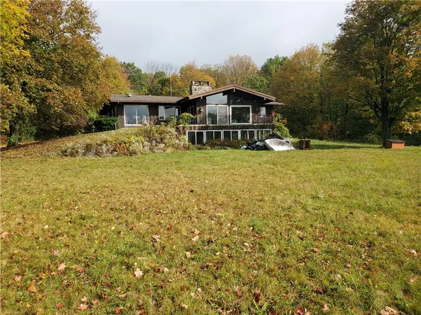 3664 Oakmount Rd, Bloomfield, NY 14469