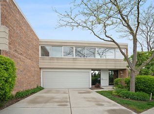 170 Wellington Rd, Northbrook, IL 60062