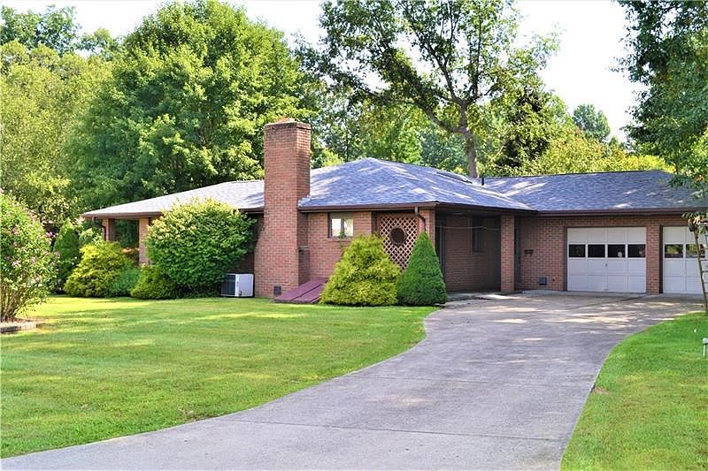 ALL BRICK! Cement driveway leads to 2 car garge