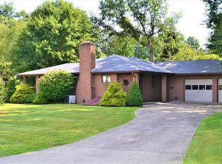 100 Oakdale Dr, Zelienople, PA 16063