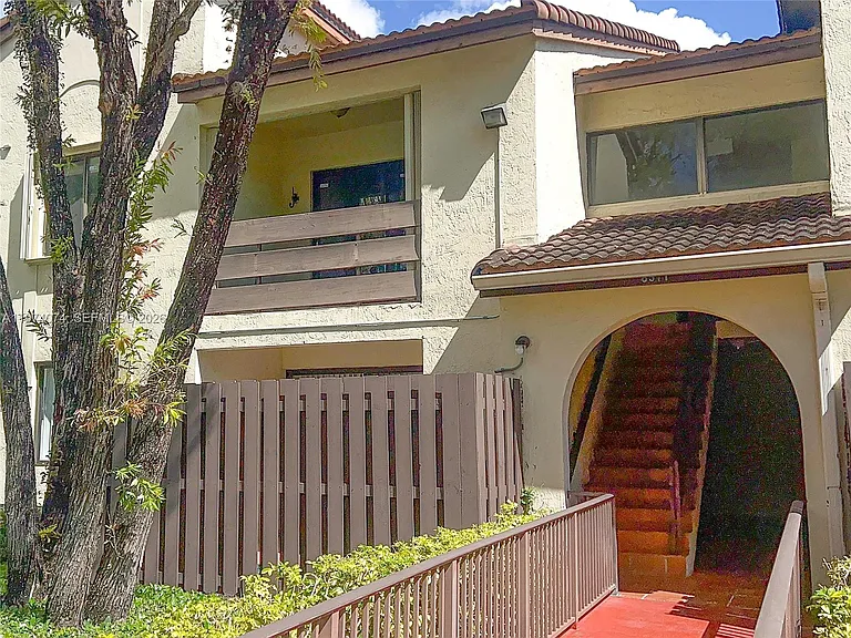 8911 SW 123rd Ct #101 — Photo 2