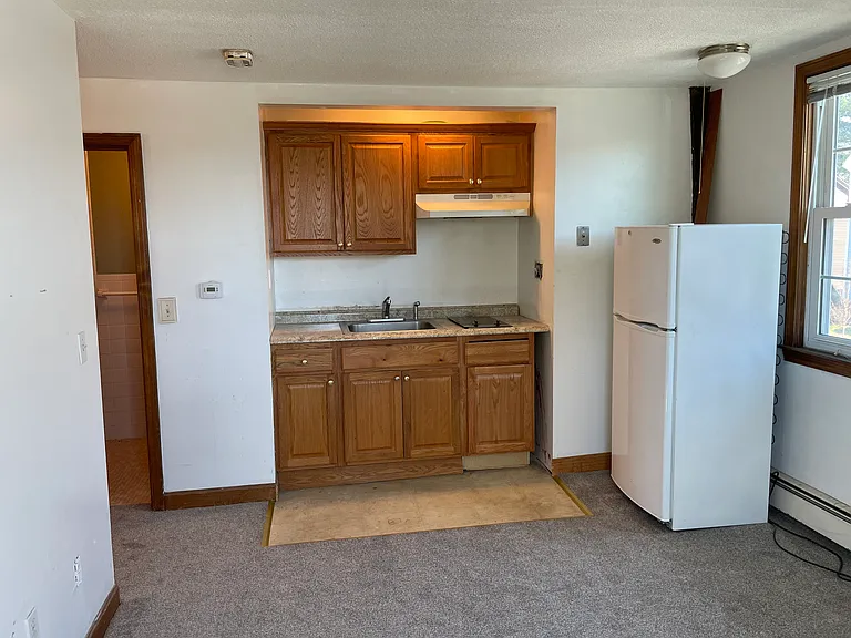 332 Cabot St — Photo 2
