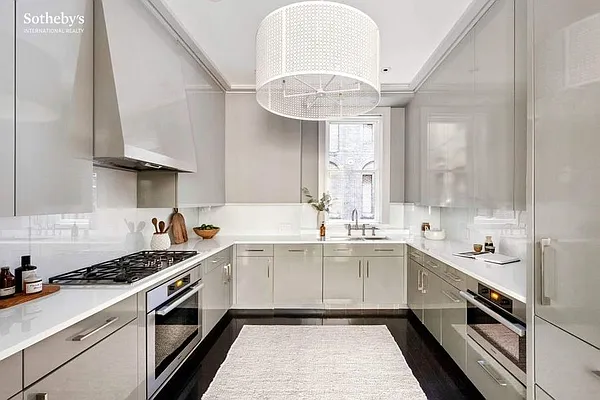 Sold by Sotheby's International Realty | media 7