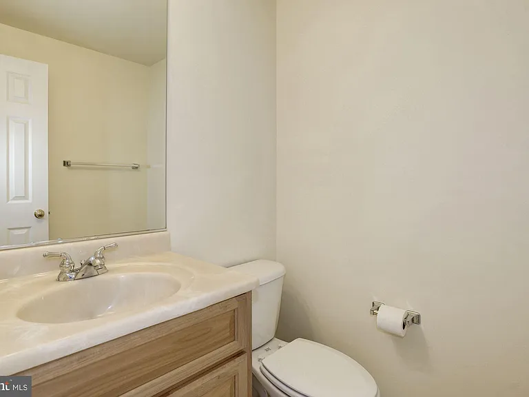 750 Monument Ave — Photo 9
