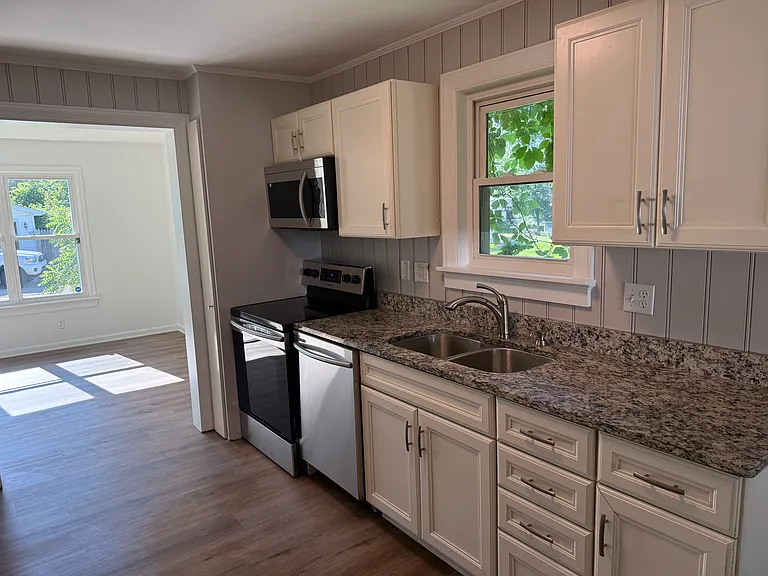 8323 Saint Clair Ave — Photo 7