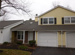 17 Old Pine Ln, Rochester, NY 14615