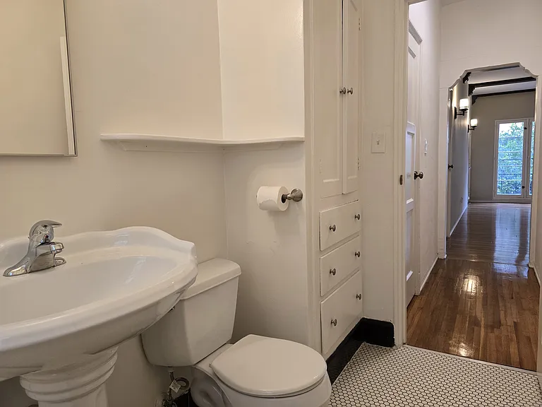 650 S Cloverdale Ave #8 — Photo 8